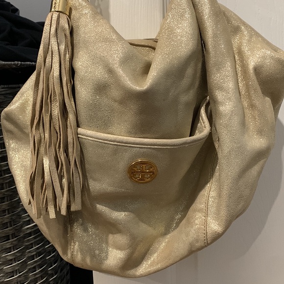 Metallic gold tory burch shoulder bag w/dustbag - Picture 2 of 9